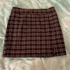 Garage black and white skirt w/small slit